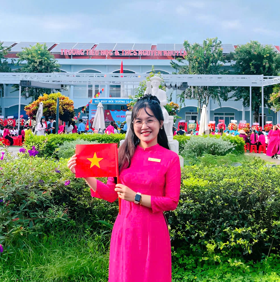 Cô Hồ Vũ Thủy Tiên - GV Ngữ Văn